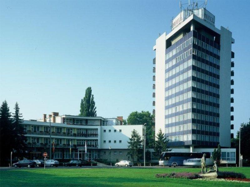 Hotel Nagyerdo Дебрецен Екстериор снимка