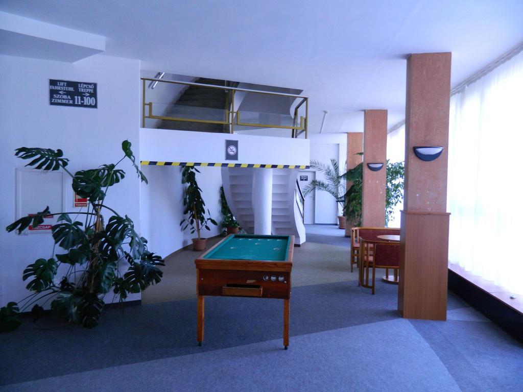 Hotel Nagyerdo Дебрецен Екстериор снимка